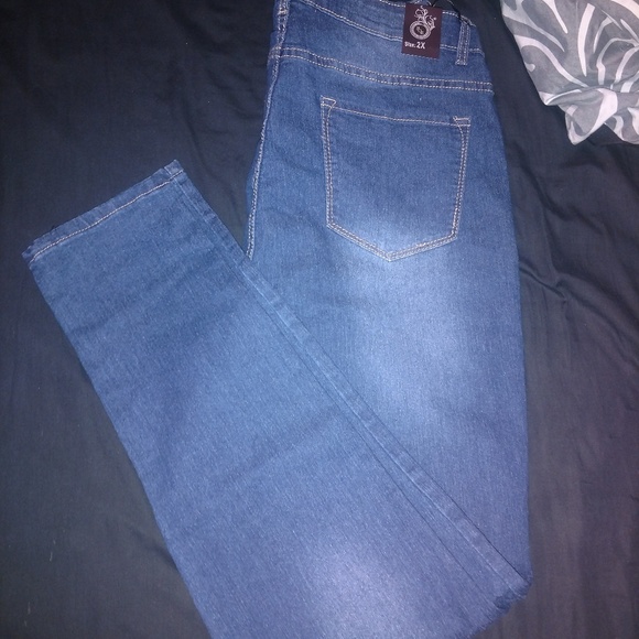 BOB Plus Stretch Jeans - Picture 3 of 3